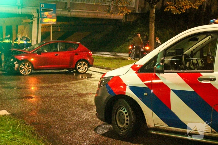 Flinke schade bij botsing met twee voertuigen