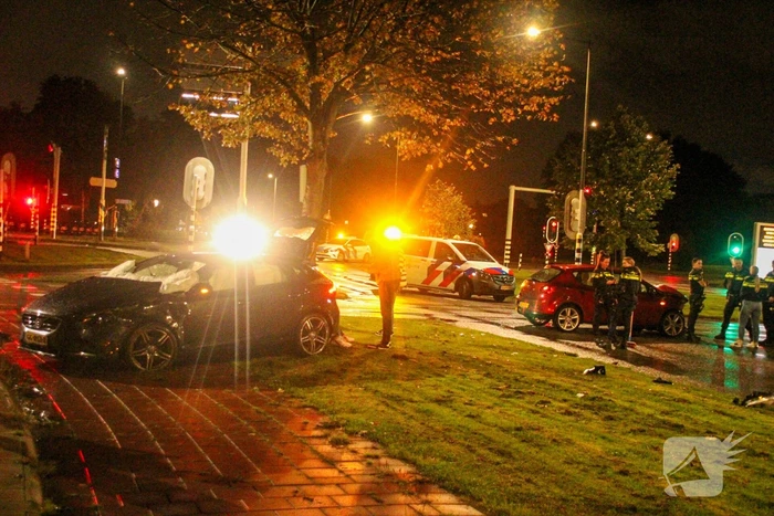 Flinke schade bij botsing met twee voertuigen
