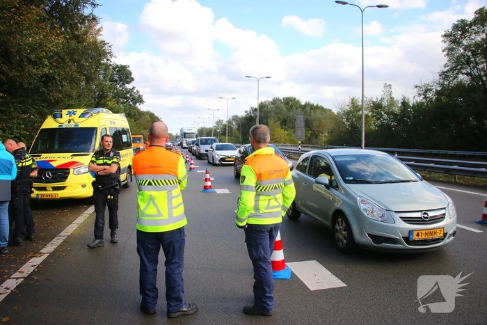 Flinke schade en vertraging na kop-staartaanrijding