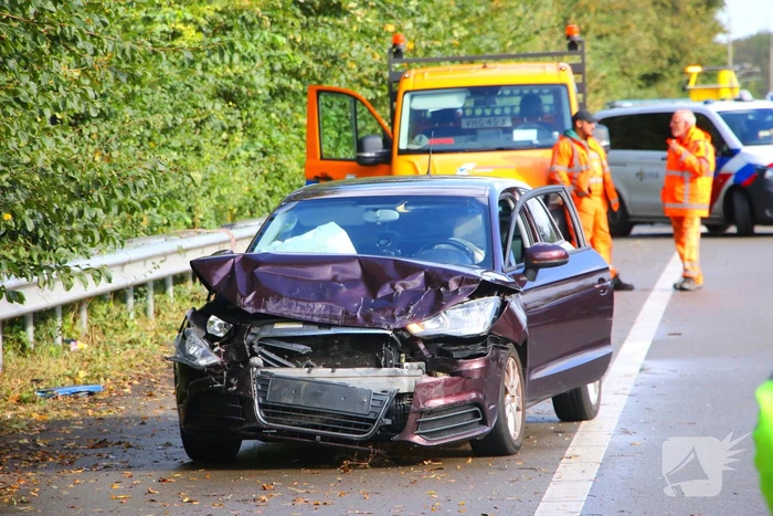 Flinke schade en vertraging na kop-staartaanrijding