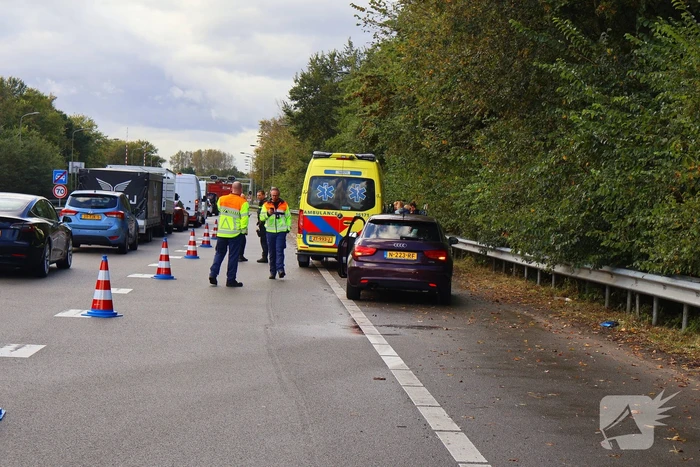 Flinke schade en vertraging na kop-staartaanrijding