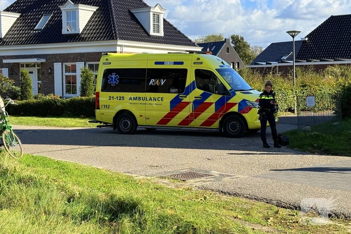 Automobilist botst op afslaande fietser