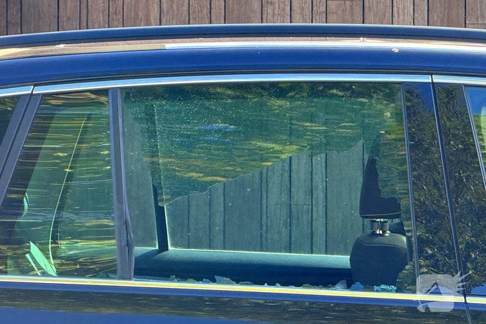 Automobilist botst op afslaande fietser