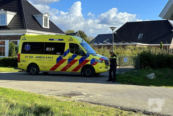 Automobilist botst op afslaande fietser