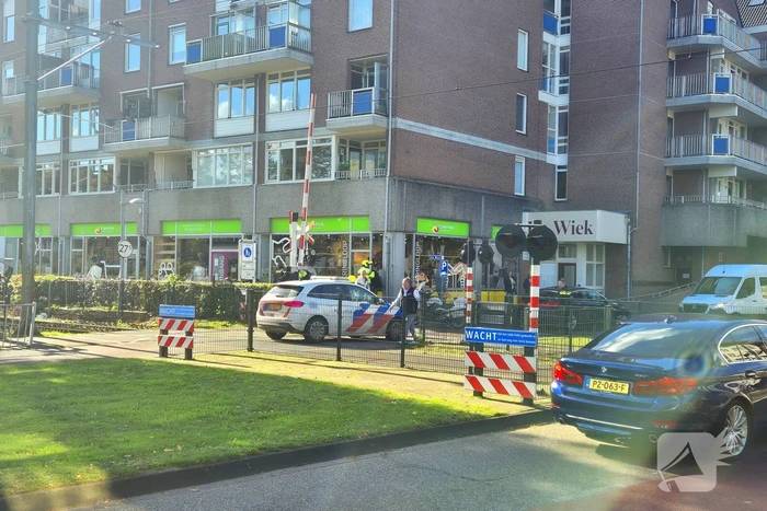 Politie zet verdachte persoon klem tijdens wielerkoers