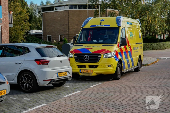 Schade na botsing tussen auto en bestelbus