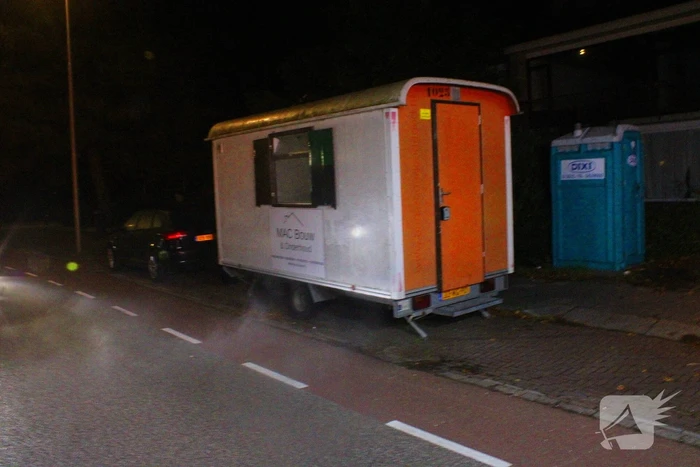 Vuurwerk zorgt voor rookontwikkeling in bouwkeet