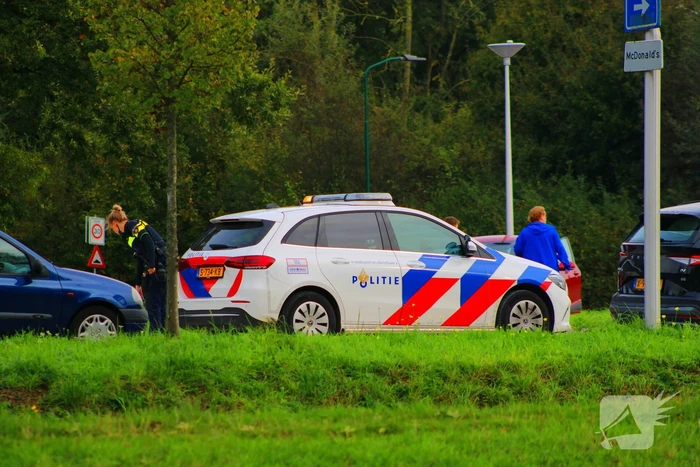 Scooterrijder en automobilist in botsing