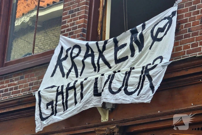 Krakers houden demonstratie bij lang leegstaand pand