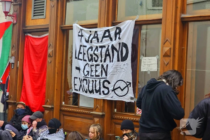 Krakers houden demonstratie bij lang leegstaand pand