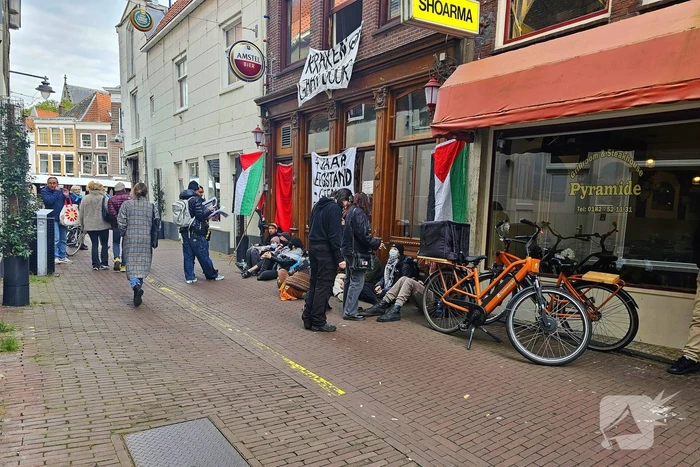 Krakers houden demonstratie bij lang leegstaand pand
