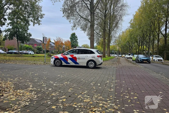Drie auto's op elkaar bij botsing, inzittenden ongedeerd