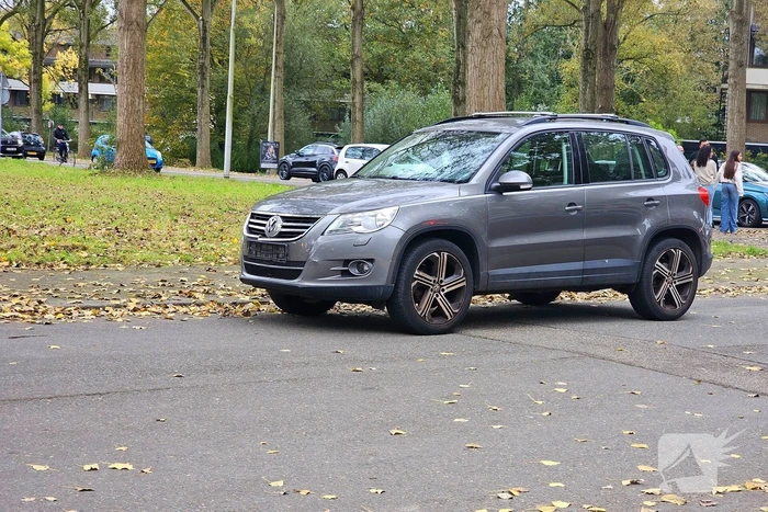 Drie auto's op elkaar bij botsing, inzittenden ongedeerd