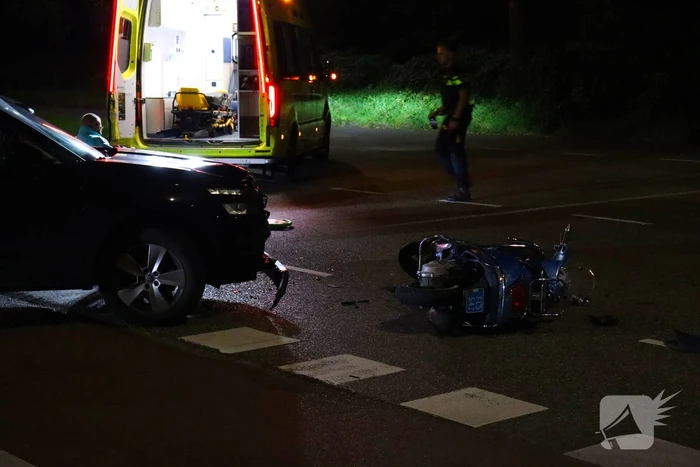 Scooterrijder geschept door automobilist