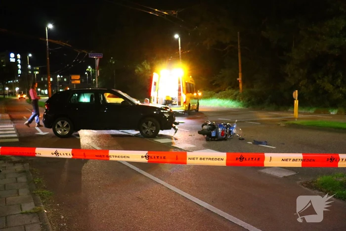 Scooterrijder geschept door automobilist