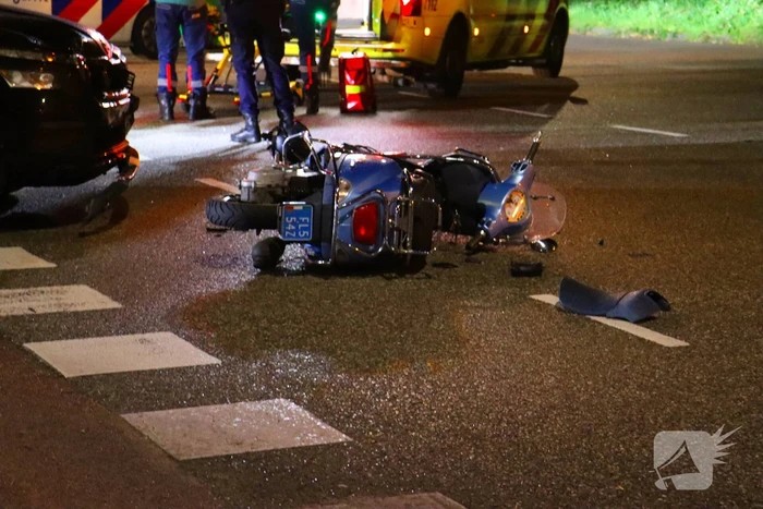 Scooterrijder geschept door automobilist