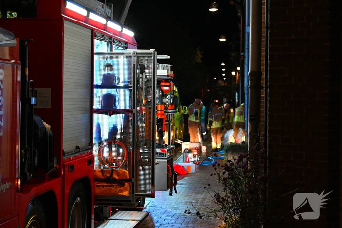 Persoon klem met vinger in winkeldeur