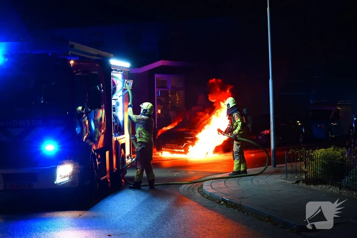 Opnieuw brand in geparkeerde auto