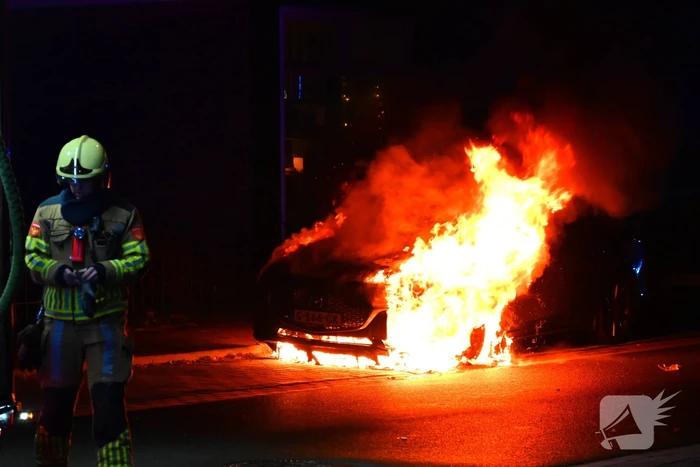 Opnieuw brand in geparkeerde auto