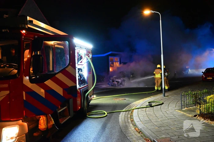 Opnieuw brand in geparkeerde auto