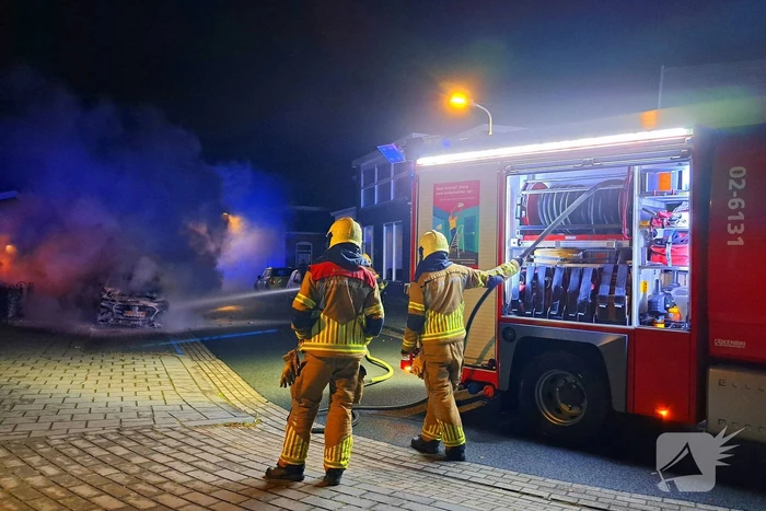 Opnieuw brand in geparkeerde auto