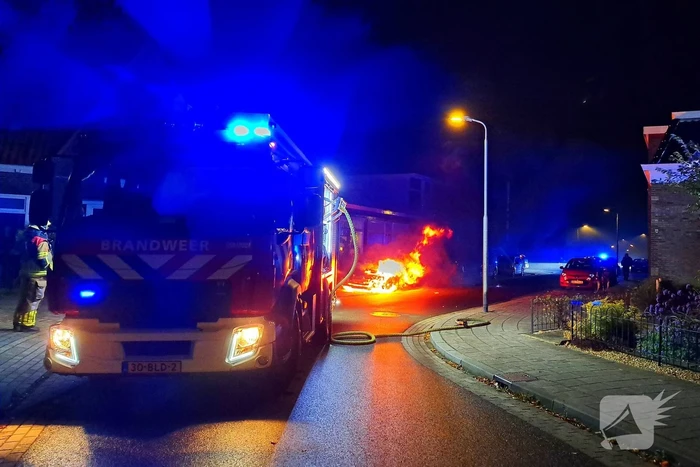 Opnieuw brand in geparkeerde auto