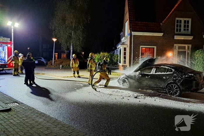 Opnieuw brand in geparkeerde auto