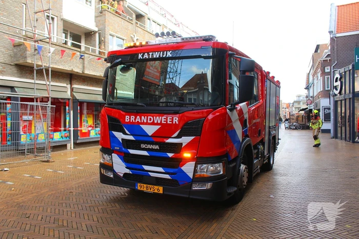Steigerdeel losgeraakt door harde wind