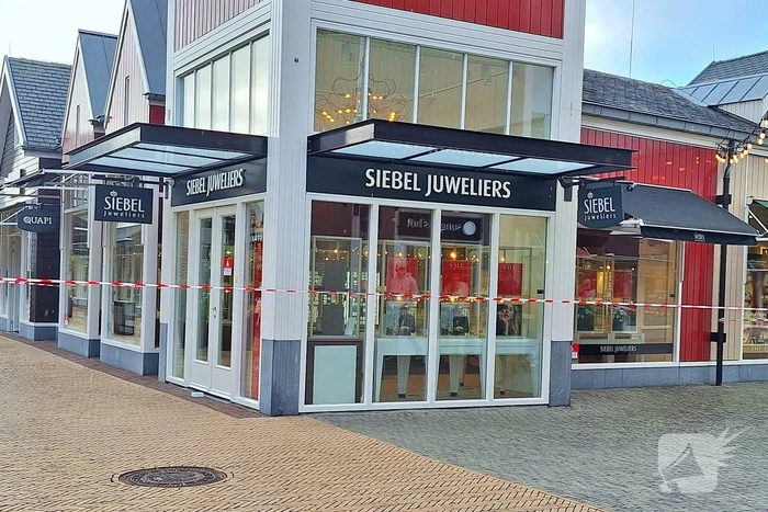 Politie onderzoekt overval op juwelierswinkel
