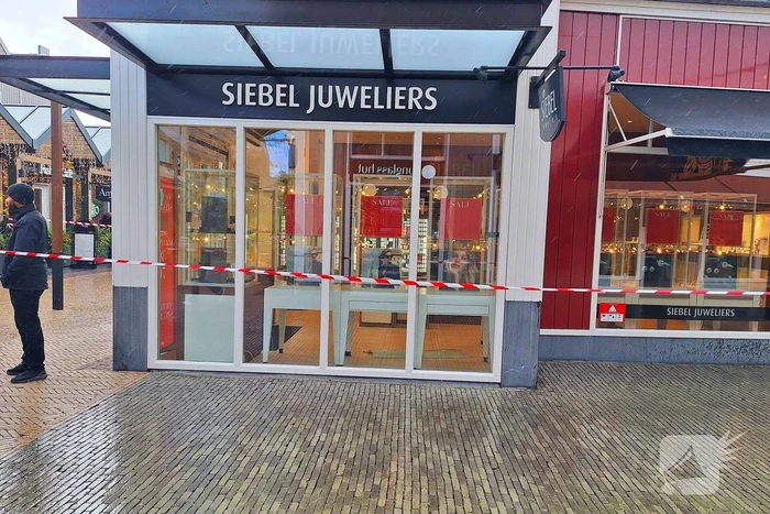 Politie onderzoekt overval op juwelierswinkel