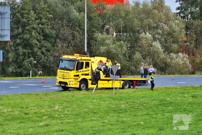 Motorrijder onderuit op afrit