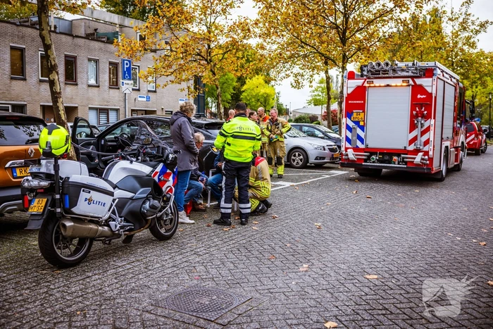 Persoon bekneld in auto