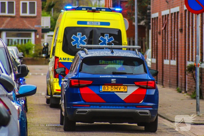 Hulpdiensten druk met persoon met onbegrepen gedrag