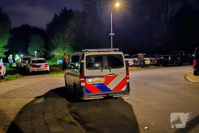 Overleden persoon aangetroffen in bosperceel