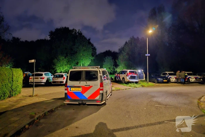 Overleden persoon aangetroffen in bosperceel