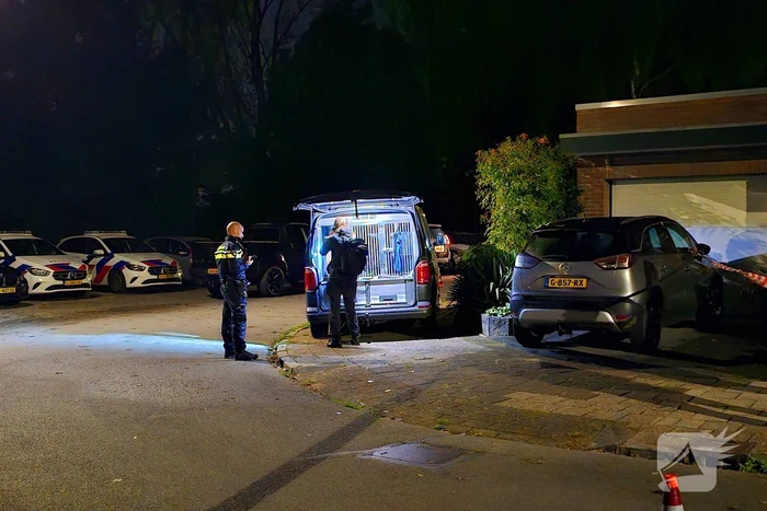 Overleden persoon aangetroffen in bosperceel