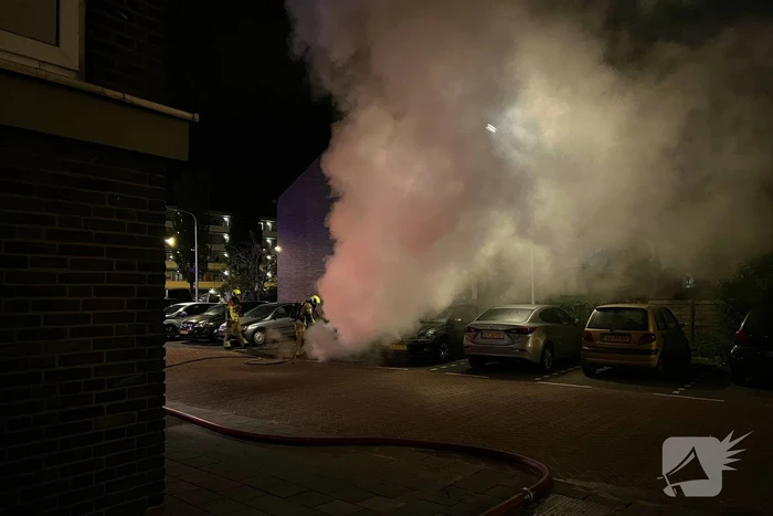 Opnieuw auto in lichterlaaie