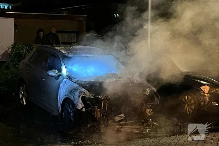 Opnieuw auto in lichterlaaie