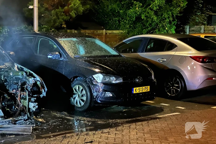 Opnieuw auto in lichterlaaie