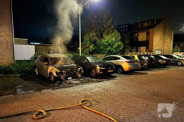 Opnieuw auto in lichterlaaie