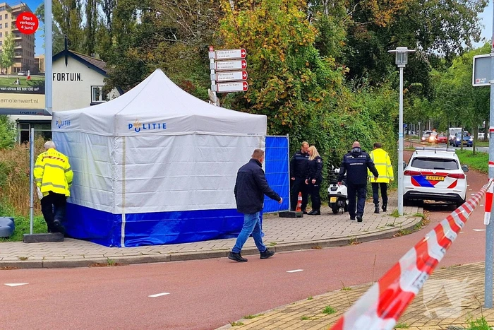 Overledene aangetroffen in sloot bij politiebureau