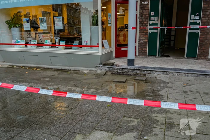 Hoofdleiding springt: tientallen huishoudens zonder water