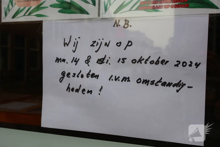 Explosie bij voordeur politie start onderzoek