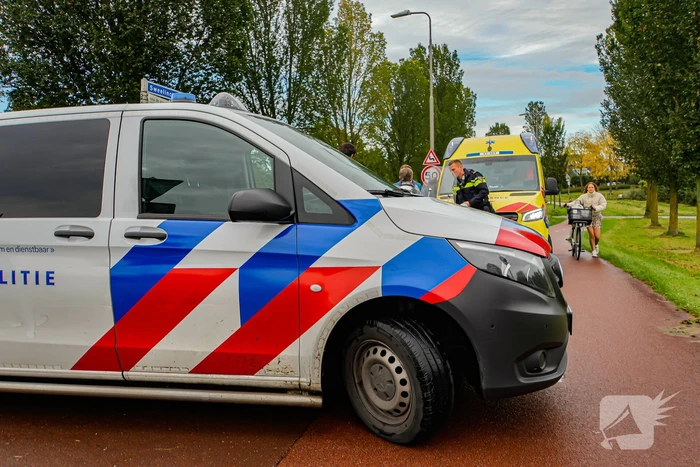 Kind op elektrische step geschept door auto