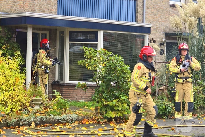 Flinke rookontwikkeling door brand in woning