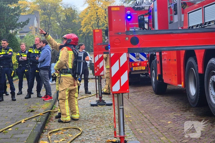 Flinke rookontwikkeling door brand in woning