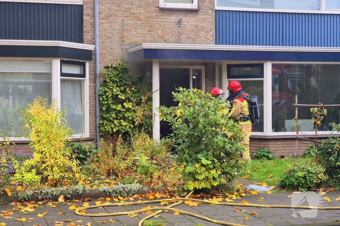 Flinke rookontwikkeling door brand in woning