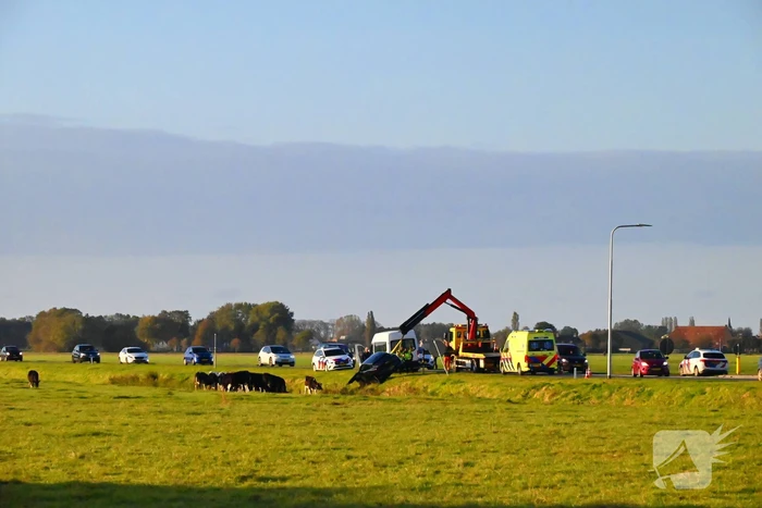 Automobilist raakt van de weg belandt in sloot
