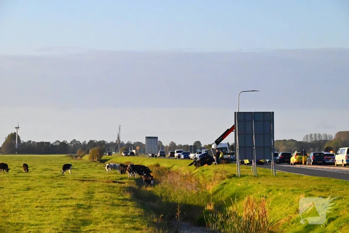 Automobilist raakt van de weg belandt in sloot