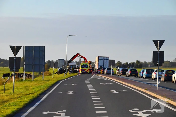 Automobilist raakt van de weg belandt in sloot